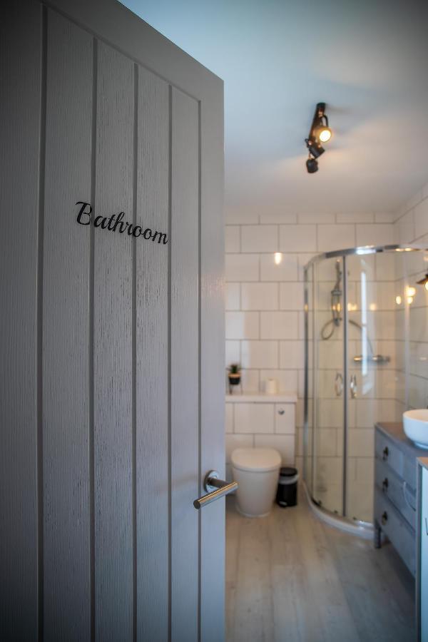 Great Glen Way Canal Side Apartment Inverness Bagian luar foto